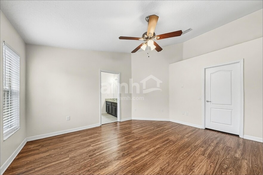 Building Photo - 1002 Cristelle Jean Dr