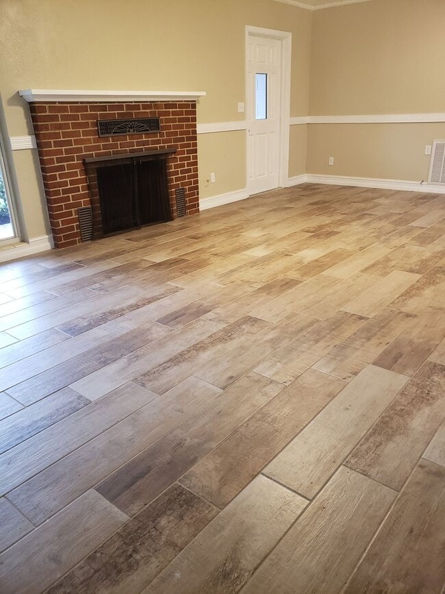 Building Photo - Gorgeous Historic 3/2 in Crystal River!!!