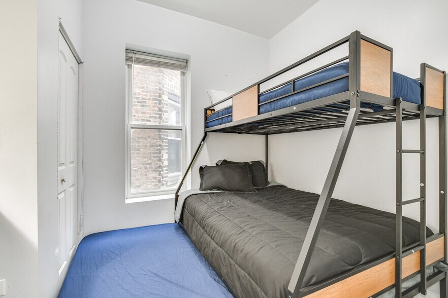 Building Photo - 4904 W Fulton St