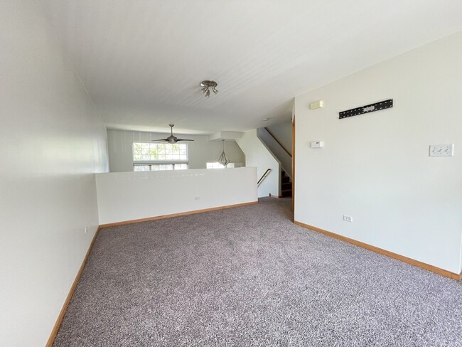 Building Photo - 515 Silver Leaf Dr