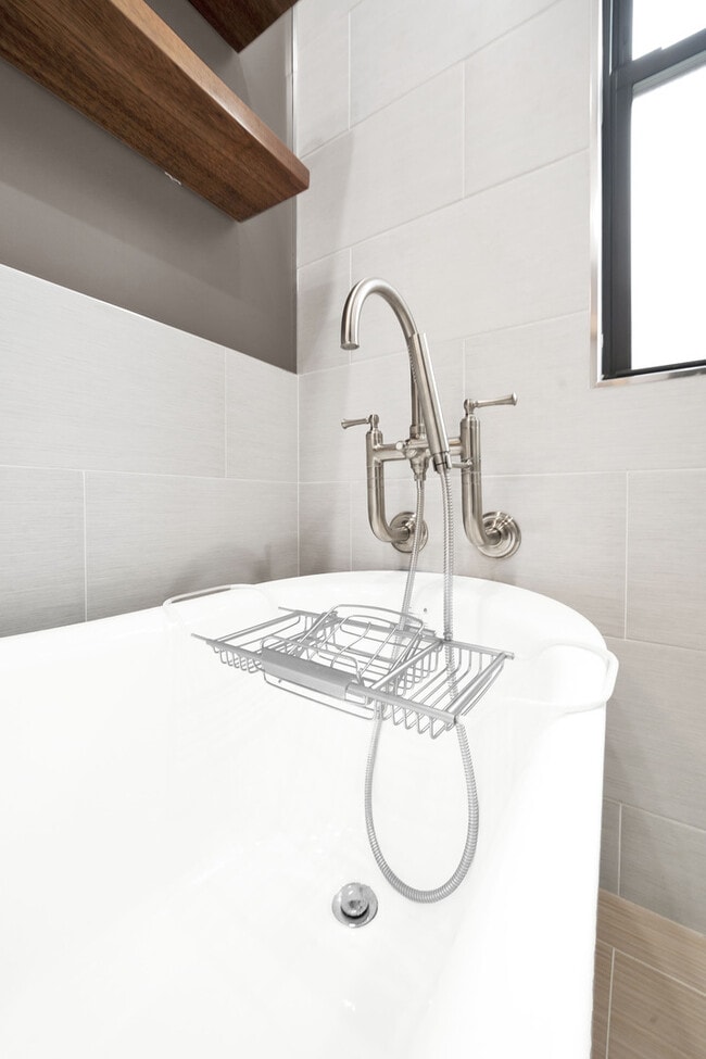 Building Photo - 1226 S 60th Ct