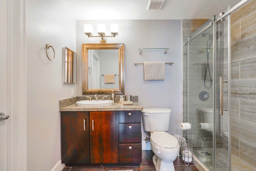 Building Photo - 1 SE 12th St