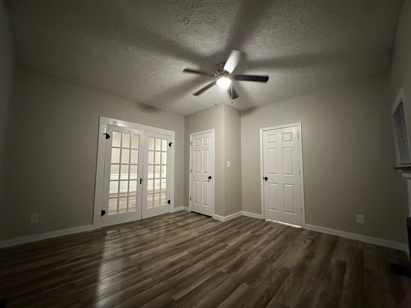 Building Photo - 63 E Poplar St