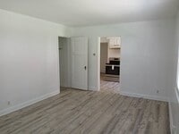 Building Photo - 238 E Beechwood Ave