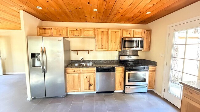 Building Photo - 52830 Pine Cove Rd