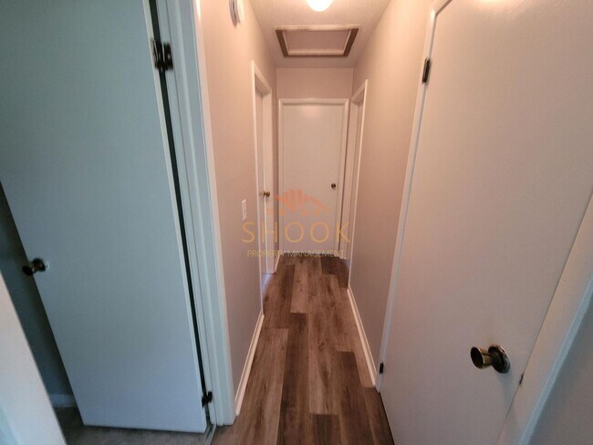 Building Photo - 3BR/2BA BI-LEVEL ON LAFAYETTE'S SOUTH SIDE