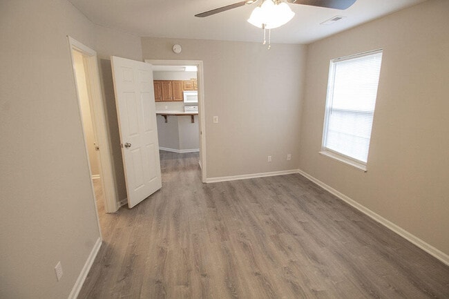 Building Photo - 1306 Godas Cir