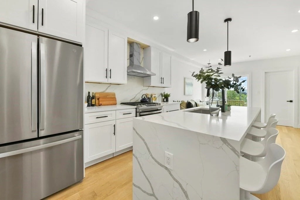 Building Photo - 142 Chelsea St