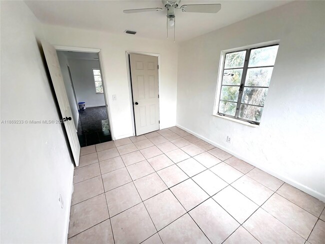 Building Photo - 1124 NW 112th Terrace