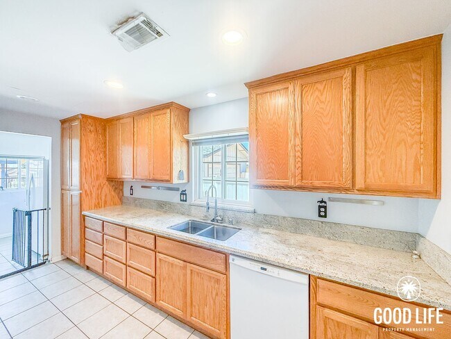 Building Photo - SD: Cozy 2BD/2BA Home in Ramona with Front Patio, Included Landscaping & A/C