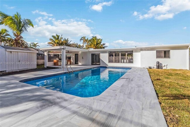 Building Photo - 5420 Lincoln St