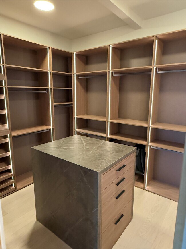 Building Photo - 3333 Allen Pkwy