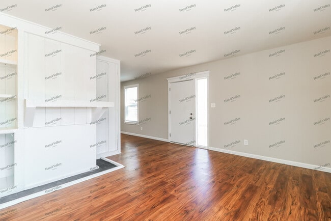 Building Photo - 5 Mayfield Rd