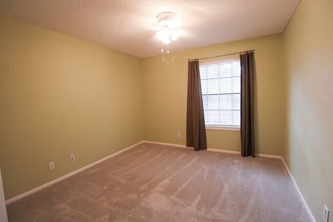 Building Photo - 13018 Heimer Rd