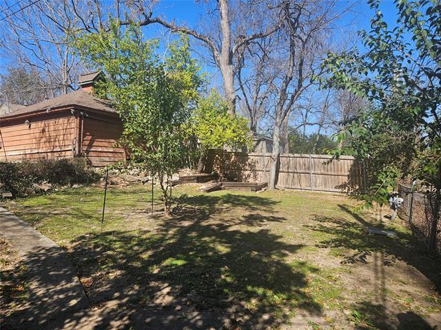 Building Photo - 7010 Vivian Ave