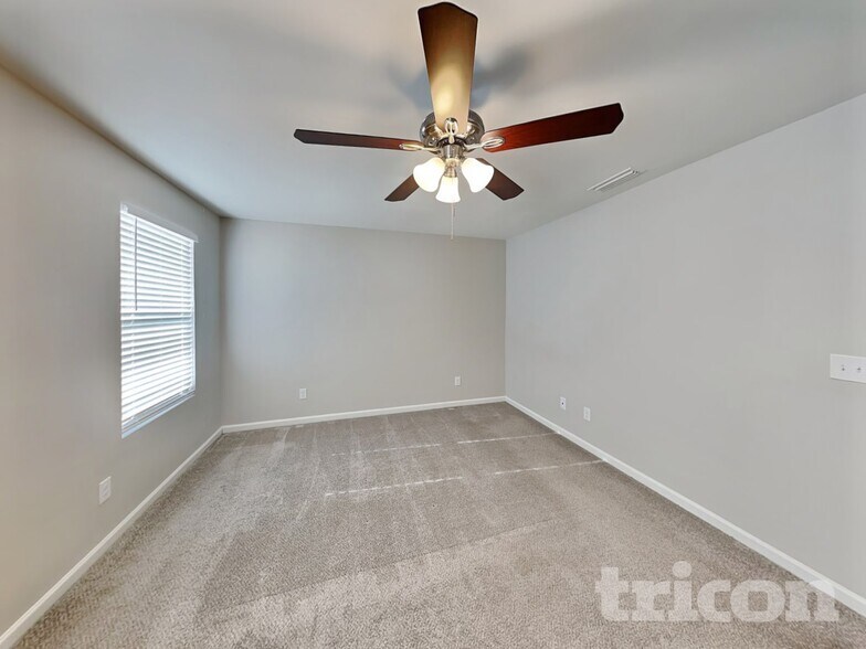 Building Photo - 1980 Clear Brook Dr