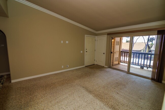 Building Photo - Awesome condo in gated community