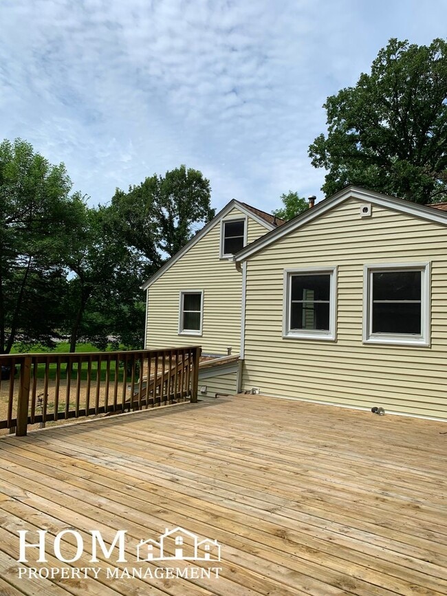 Building Photo - 4br/2ba Country House Available 7/1