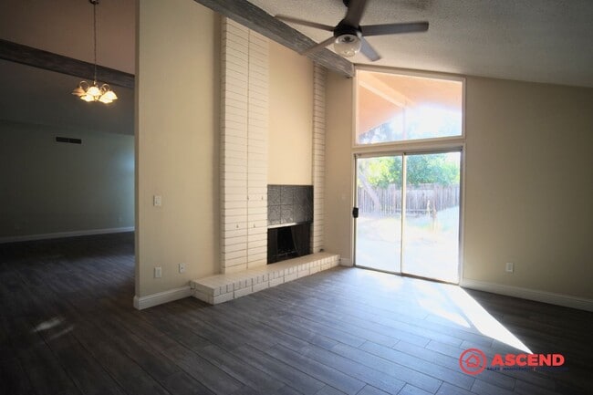 Building Photo - Phenomenal Home Located In Gated Community!