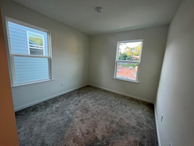 Building Photo - 400 Hacksaw Trl