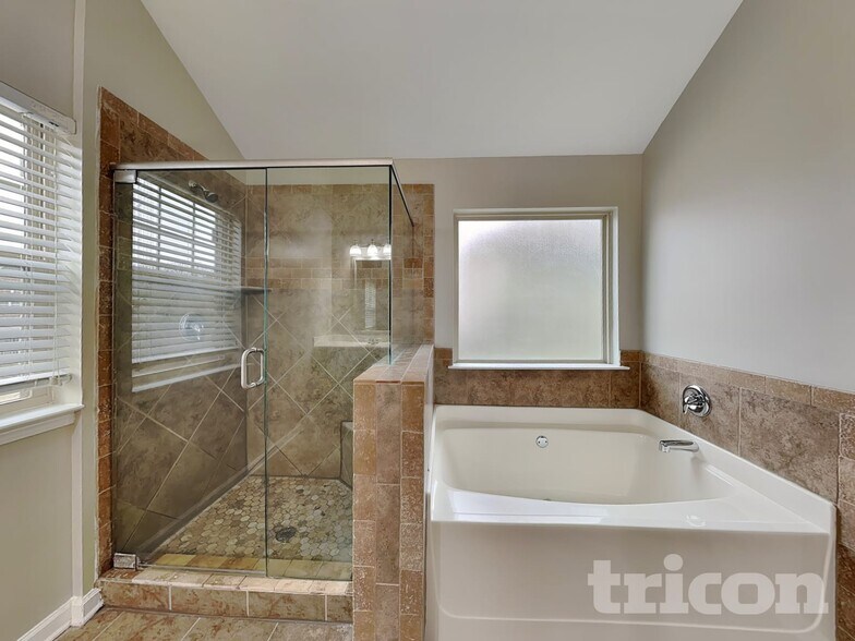 Building Photo - 3554 Hideaway Ln