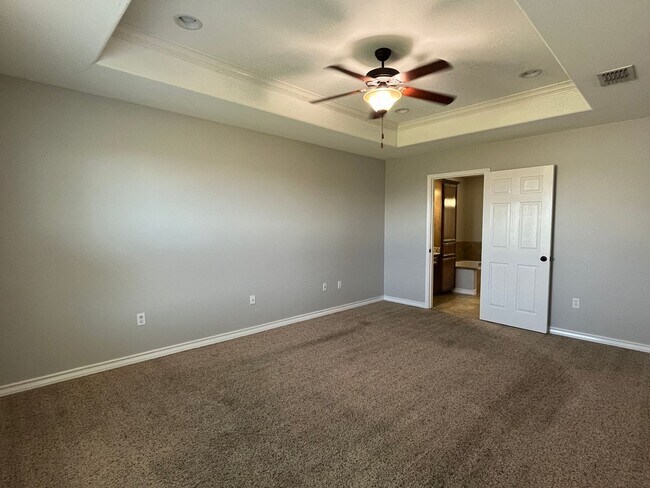 Building Photo - 2901 Dante Dr