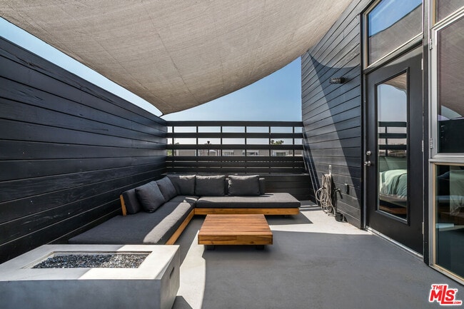 Building Photo - 825 Kings Rd