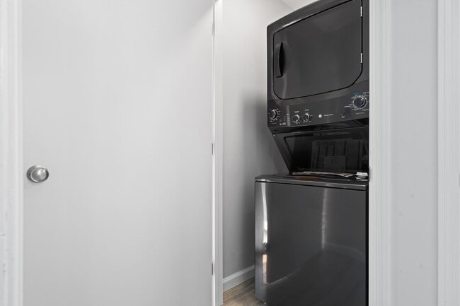 Building Photo - 144 W 30th St