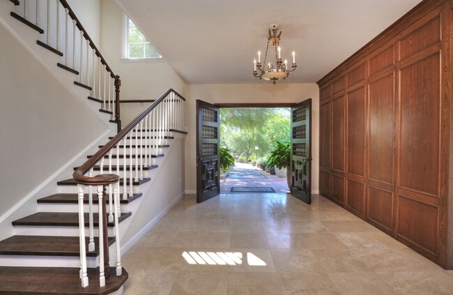 Building Photo - Breathtaking Private Estate