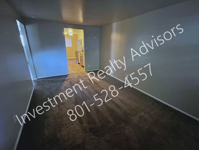 Building Photo - Two-Bedroom Apartment Near Liberty Park!