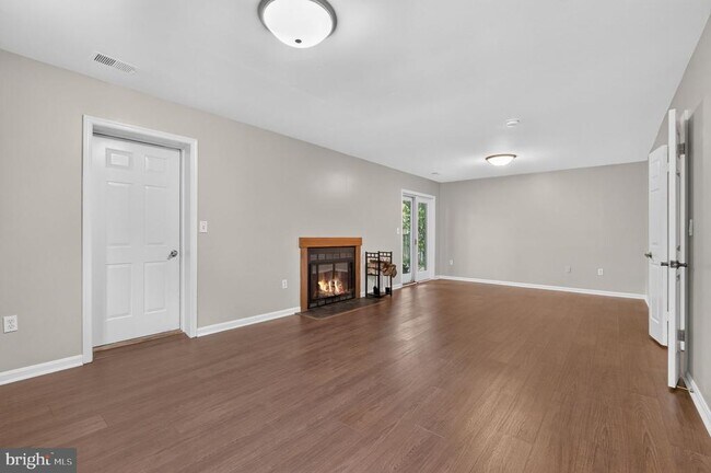 Building Photo - 6 Youngs Farm Ct