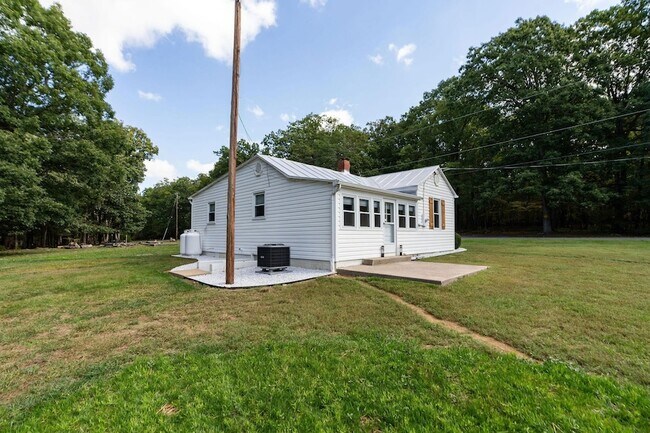 Building Photo - 826 Horsehead Rd