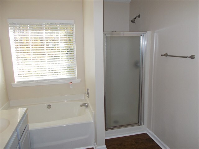 Building Photo - 221 Aylesbury Ln