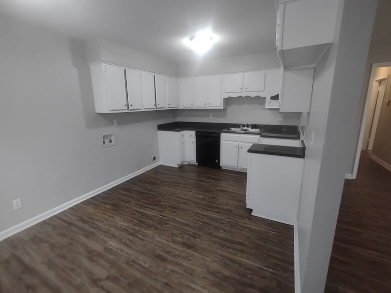 Building Photo - 3914 Winwood Dr