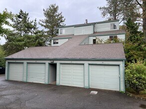 Building Photo - Large Updated Two Bedroom Condo in South S...