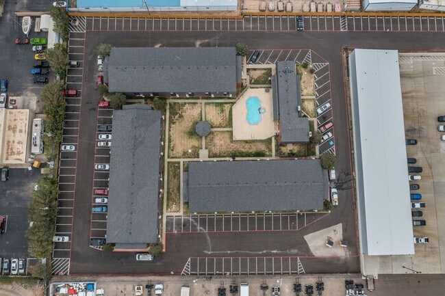 Building Photo - 4320 Canyon Dr