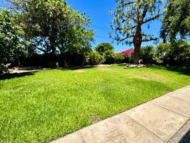 Building Photo - 1909 N Abbie Way