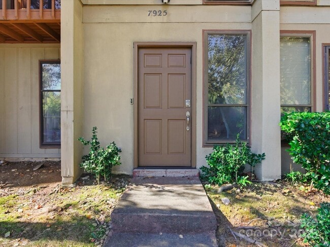 Building Photo - 7925 Charter Oak Ln