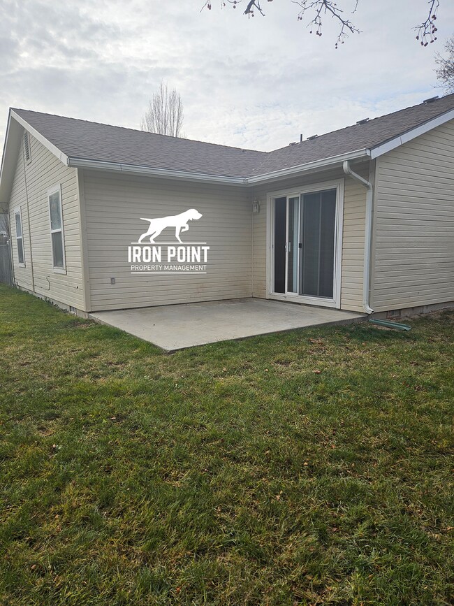 Building Photo - Candlestick Park Sub-3bed/2bath w/2 car ga...