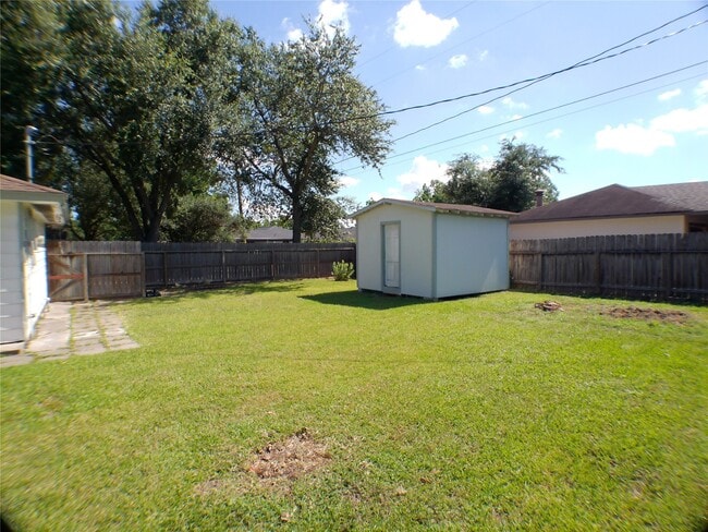 Building Photo - 1301 Glenmore Dr