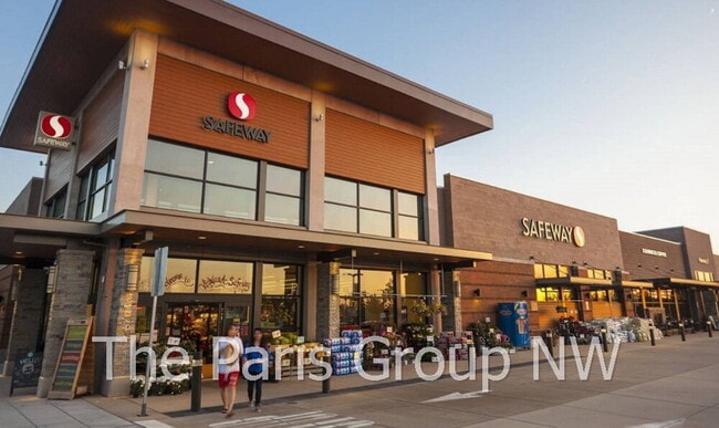 Building Photo - Stylish Model Hm in Issaquah Highlands * Park-Facing, EV Charger, Designer Upgrades & Very Walkable!