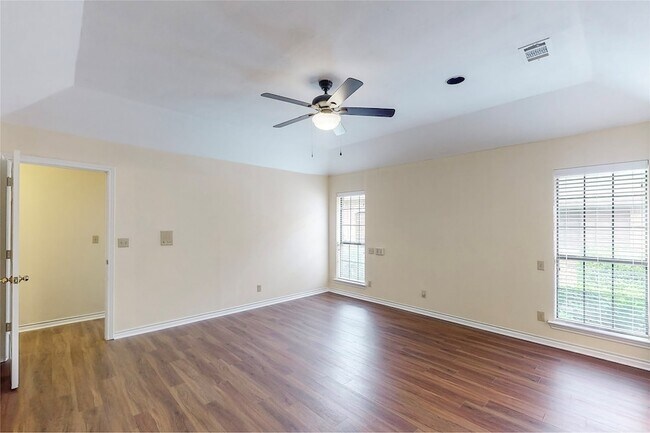 Building Photo - 7504 Summitview Dr
