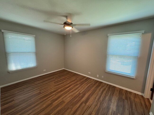 Building Photo - Welcome to this charming 3-bedroom, 1.5-bathroom home with easy access to FT. SAM, BAMC, RANDOLPH...