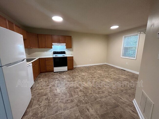Building Photo - 1804 Cedar Shoals Dr