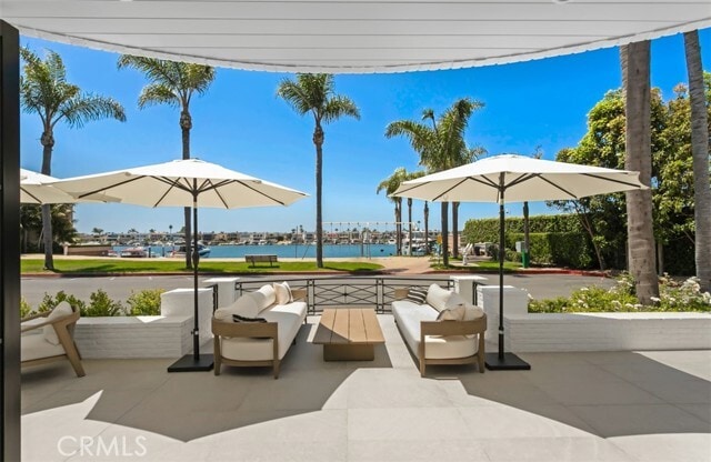 Building Photo - 2401 Bayshore Dr