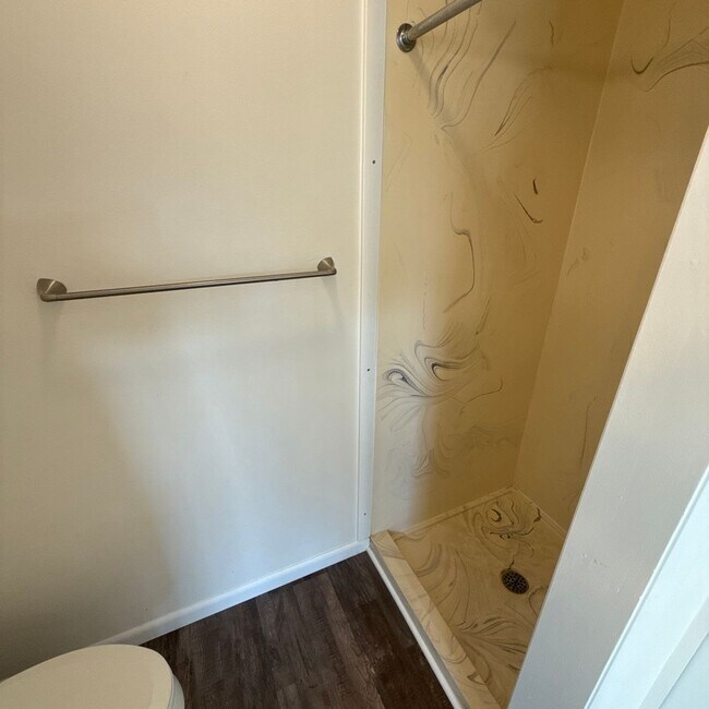 Building Photo - 2239-2239 N Thompson Rd