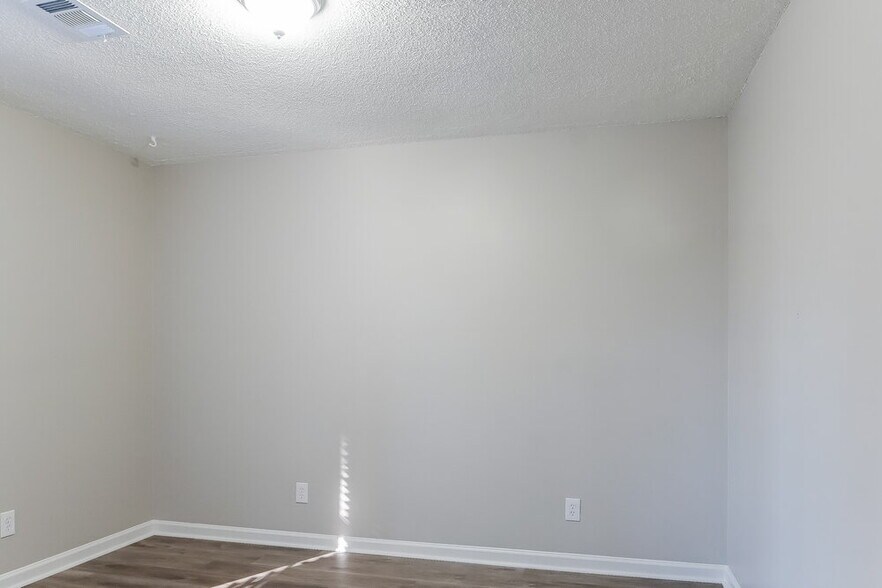 Building Photo - 2981 Sutton Dr SW