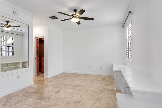 Building Photo - 691 Hibiscus St