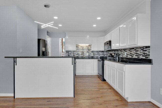 Building Photo - 294 Shades Crest Rd