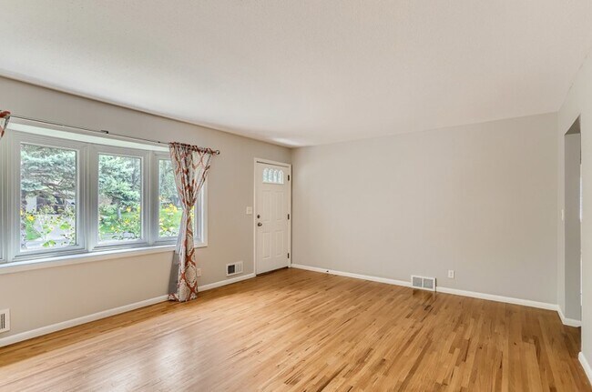 Building Photo - 3399 Emerald Dr